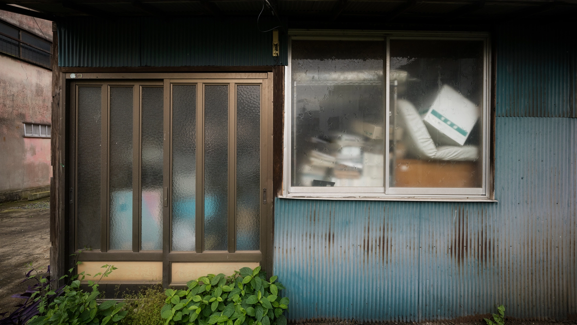 A dilapidated home, a perfect property for selling as-is.